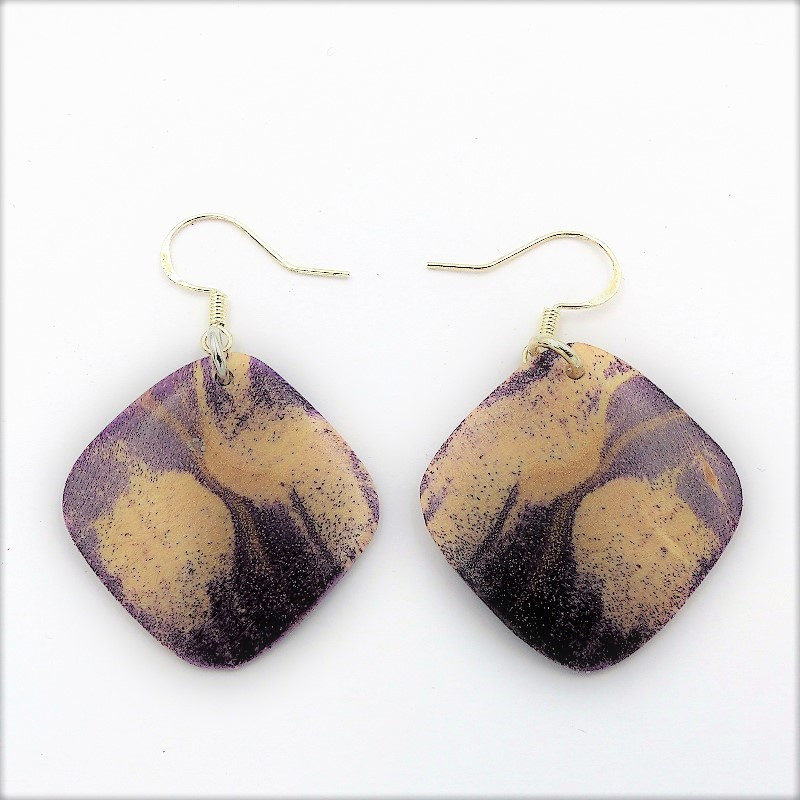 Boucles d'oreille en bois de loupe de peuplier teintées en violet