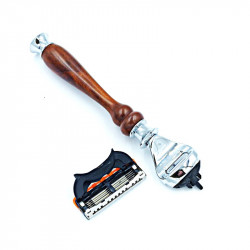 Rasoir avec manche en bois de mirabellier et lame Gillette fusion 5 lame démontée.