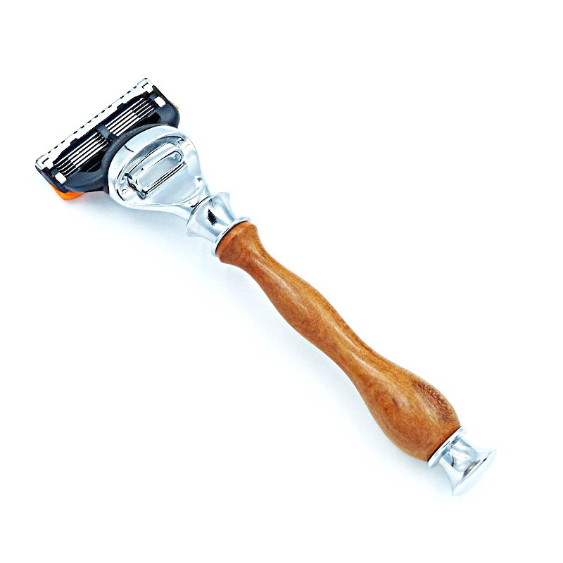 Rasoir avec manche en bois de mirabellier et lame Gillette fusion 5 .