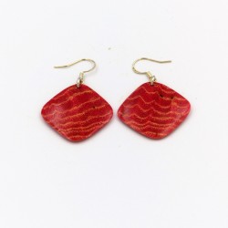 Boucles d'oreille en bois de frêne teinté rouge
